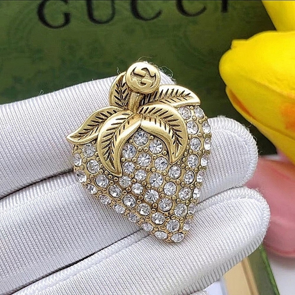 GG Strawberry Brooch 🍓